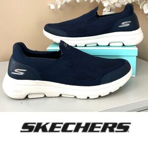 Like New! Skechers GO Walk Navy Mesh Slip On Shoe Men’s Size 9